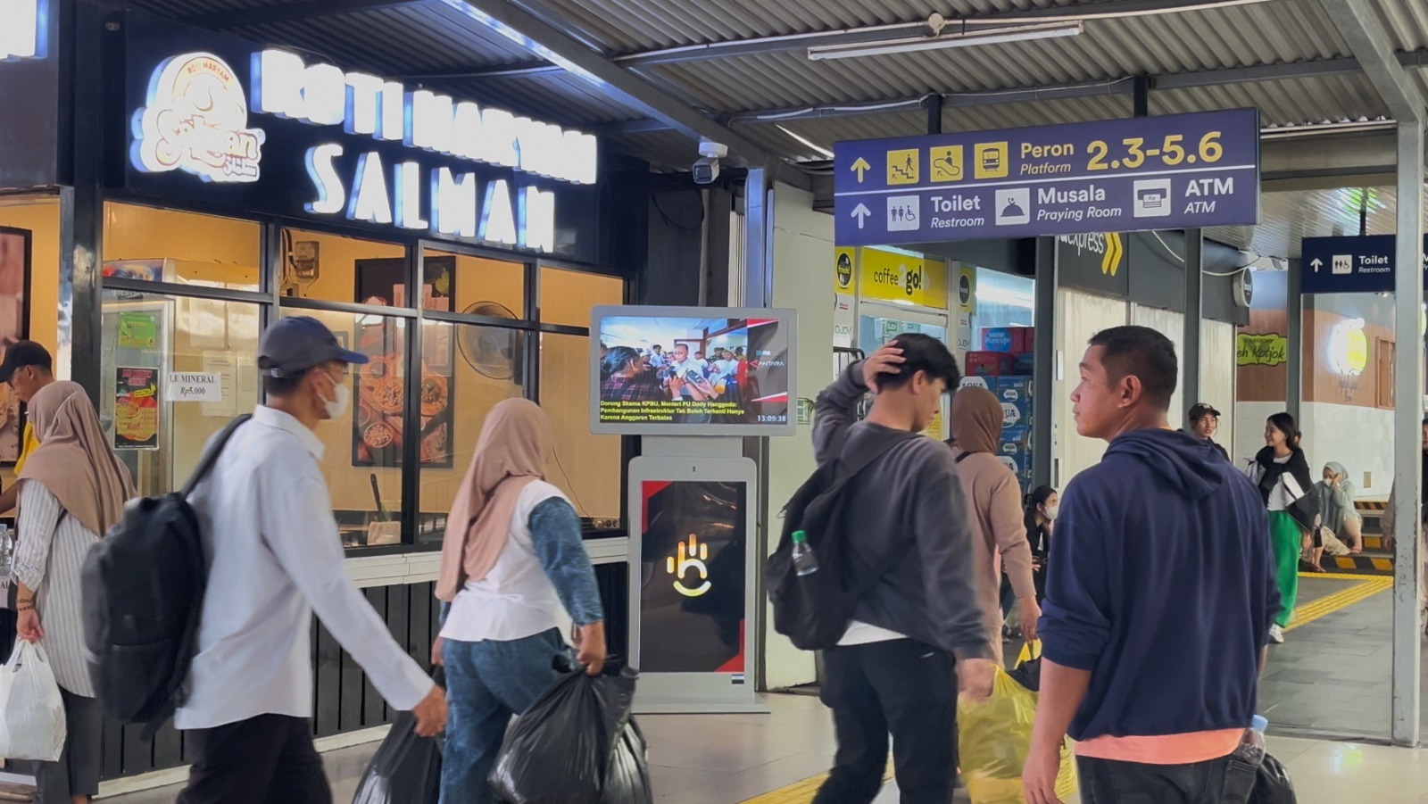 TV Robot HCM — Stasiun Tanah Abang
